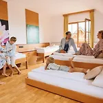 Pohorje Village Wellbeing - Forest Videc ホテル 3*